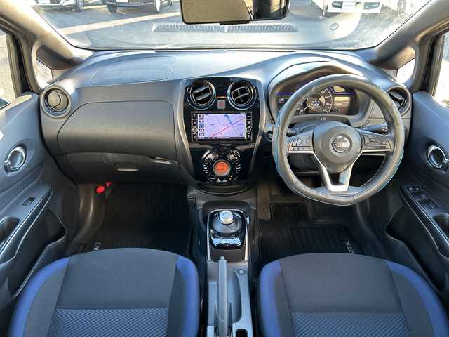 日産 ノート e－パワー X 茨城県 2018(平30)年 3.5万km スーパーブラック 純正メモリナビ【MM318D-W】/(地デジTV・CD・DVD・BT・ラジオ再生)/レーダークルーズコントロール/エマージェンシーブレーキ/コーナーセンサー/ドライブレコーダー/ETC/オートライト/LEDヘッドライト/純正15inアルミホイール/純正フロアマット/スマートキー