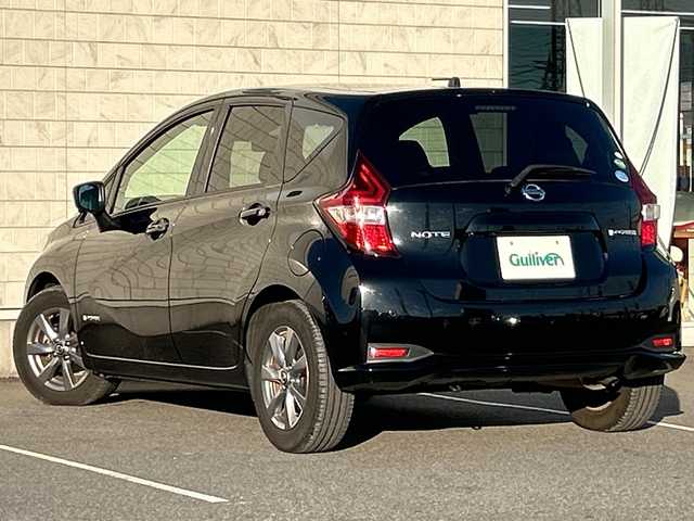 日産 ノート e－パワー X 茨城県 2018(平30)年 3.5万km スーパーブラック 純正メモリナビ【MM318D-W】/(地デジTV・CD・DVD・BT・ラジオ再生)/レーダークルーズコントロール/エマージェンシーブレーキ/コーナーセンサー/ドライブレコーダー/ETC/オートライト/LEDヘッドライト/純正15inアルミホイール/純正フロアマット/スマートキー