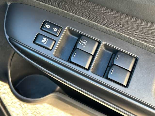 日産 ノート e－パワー X 茨城県 2018(平30)年 3.5万km スーパーブラック 純正メモリナビ【MM318D-W】/(地デジTV・CD・DVD・BT・ラジオ再生)/レーダークルーズコントロール/エマージェンシーブレーキ/コーナーセンサー/ドライブレコーダー/ETC/オートライト/LEDヘッドライト/純正15inアルミホイール/純正フロアマット/スマートキー