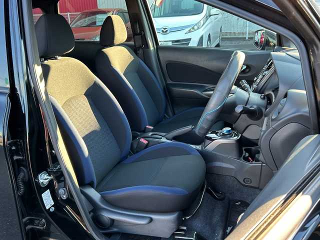 日産 ノート e－パワー X 茨城県 2018(平30)年 3.5万km スーパーブラック 純正メモリナビ【MM318D-W】/(地デジTV・CD・DVD・BT・ラジオ再生)/レーダークルーズコントロール/エマージェンシーブレーキ/コーナーセンサー/ドライブレコーダー/ETC/オートライト/LEDヘッドライト/純正15inアルミホイール/純正フロアマット/スマートキー