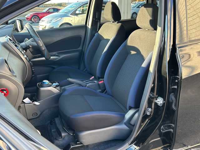 日産 ノート e－パワー X 茨城県 2018(平30)年 3.5万km スーパーブラック 純正メモリナビ【MM318D-W】/(地デジTV・CD・DVD・BT・ラジオ再生)/レーダークルーズコントロール/エマージェンシーブレーキ/コーナーセンサー/ドライブレコーダー/ETC/オートライト/LEDヘッドライト/純正15inアルミホイール/純正フロアマット/スマートキー