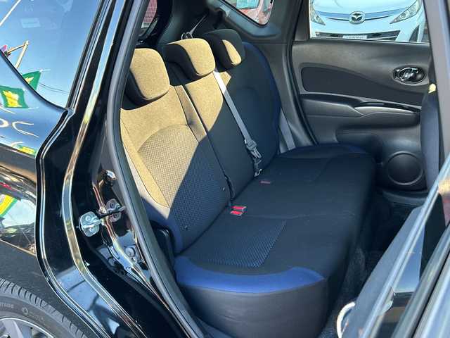 日産 ノート e－パワー X 茨城県 2018(平30)年 3.5万km スーパーブラック 純正メモリナビ【MM318D-W】/(地デジTV・CD・DVD・BT・ラジオ再生)/レーダークルーズコントロール/エマージェンシーブレーキ/コーナーセンサー/ドライブレコーダー/ETC/オートライト/LEDヘッドライト/純正15inアルミホイール/純正フロアマット/スマートキー