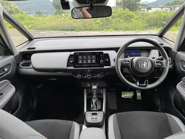 ホンダ フィット e:HEV RS 兵庫県 2023(令5)年 0.9万km プラチナホワイトパール 純正ナビ/フルセグTV/バックカメラ/Bluetooth接続可/純正15インチAW/LEDヘッドライト/ハーフレザーシート/レーダークルコン/AUTOライト/LEDヘッドライト/純正16インチアルミホイール
