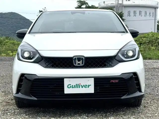 ホンダ フィット e:HEV RS 兵庫県 2023(令5)年 0.9万km プラチナホワイトパール 純正ナビ/フルセグTV/バックカメラ/Bluetooth接続可/純正15インチAW/LEDヘッドライト/ハーフレザーシート/レーダークルコン/AUTOライト/LEDヘッドライト/純正16インチアルミホイール