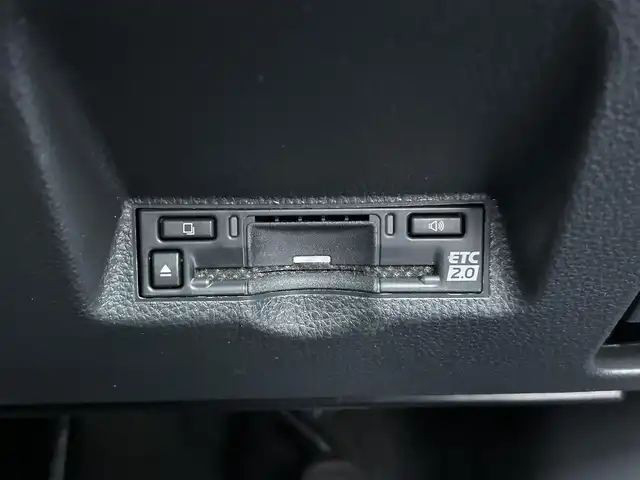 トヨタ ヤリスクロス ハイブリッド Z 福島県 2025(令7)年 0.9万km ブラックマイカ/プラチナホワイトパールマイカ トヨタセーフティセンス/・プリクラッシュセーフティ/・レーントレーシングアシスト/・レーダークルーズコントロール/・オートマチックハイビーム/・ロードサインアシスト/・緊急時操舵支援/ブラインドスポットモニター/純正ディスプレイオーディオ/【Tコネクトナビ/USB/HDMI/Bluetooth/TV/Miracast】/パノラミックビューモニター/ビルトインETC2.0/運転席パワーシート/前席シートヒーター/本革巻きステアリング/・ステアリングヒーター/・ステアリングリモコン/LEDヘッドライト/・オートライト/スマートキー/・プッシュスタート/社外フロアマット/取扱説明書/新車時保証書