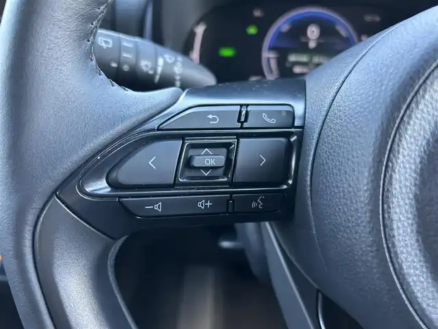 トヨタ ヤリスクロス ハイブリッド Z 福島県 2025(令7)年 0.9万km ブラックマイカ/プラチナホワイトパールマイカ トヨタセーフティセンス/・プリクラッシュセーフティ/・レーントレーシングアシスト/・レーダークルーズコントロール/・オートマチックハイビーム/・ロードサインアシスト/・緊急時操舵支援/ブラインドスポットモニター/純正ディスプレイオーディオ/【Tコネクトナビ/USB/HDMI/Bluetooth/TV/Miracast】/パノラミックビューモニター/ビルトインETC2.0/運転席パワーシート/前席シートヒーター/本革巻きステアリング/・ステアリングヒーター/・ステアリングリモコン/LEDヘッドライト/・オートライト/スマートキー/・プッシュスタート/社外フロアマット/取扱説明書/新車時保証書