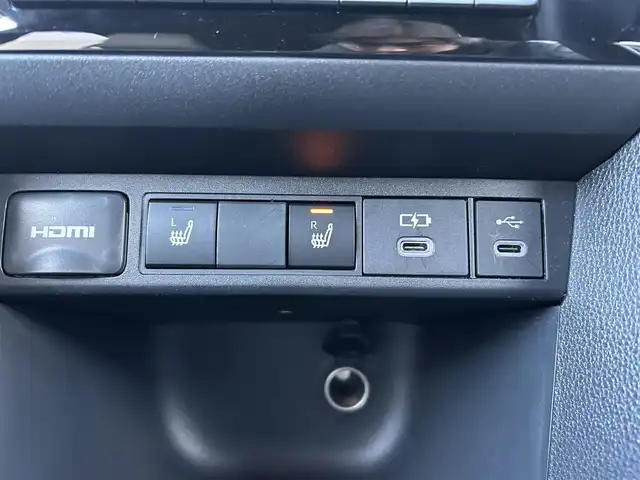 トヨタ ヤリスクロス ハイブリッド Z 福島県 2025(令7)年 0.9万km ブラックマイカ/プラチナホワイトパールマイカ トヨタセーフティセンス/・プリクラッシュセーフティ/・レーントレーシングアシスト/・レーダークルーズコントロール/・オートマチックハイビーム/・ロードサインアシスト/・緊急時操舵支援/ブラインドスポットモニター/純正ディスプレイオーディオ/【Tコネクトナビ/USB/HDMI/Bluetooth/TV/Miracast】/パノラミックビューモニター/ビルトインETC2.0/運転席パワーシート/前席シートヒーター/本革巻きステアリング/・ステアリングヒーター/・ステアリングリモコン/LEDヘッドライト/・オートライト/スマートキー/・プッシュスタート/社外フロアマット/取扱説明書/新車時保証書