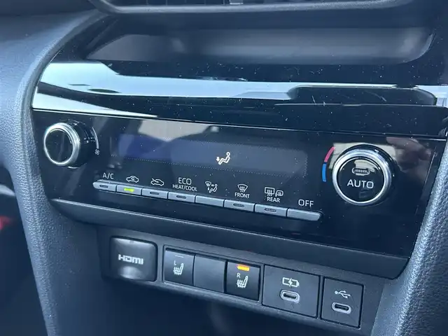 トヨタ ヤリスクロス ハイブリッド Z 福島県 2025(令7)年 0.9万km ブラックマイカ/プラチナホワイトパールマイカ トヨタセーフティセンス/・プリクラッシュセーフティ/・レーントレーシングアシスト/・レーダークルーズコントロール/・オートマチックハイビーム/・ロードサインアシスト/・緊急時操舵支援/ブラインドスポットモニター/純正ディスプレイオーディオ/【Tコネクトナビ/USB/HDMI/Bluetooth/TV/Miracast】/パノラミックビューモニター/ビルトインETC2.0/運転席パワーシート/前席シートヒーター/本革巻きステアリング/・ステアリングヒーター/・ステアリングリモコン/LEDヘッドライト/・オートライト/スマートキー/・プッシュスタート/社外フロアマット/取扱説明書/新車時保証書