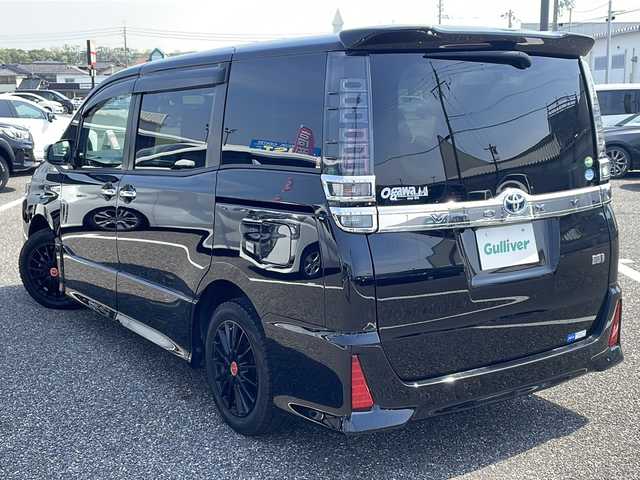 トヨタ ヴォクシー ハイブリッド ZS 煌Ⅱ 島根県 2020(令2)年 8.1万km ブラック 純正SDナビ（NSZT-W68T）/バックカメラ/ビルトインETC/前後ドライブレコーダー/両側パワースライドドア/クルーズコントロール/プリクラッシュセーフティシステム/プッシュスタート/シートヒーター/LEDヘッドライト/オートハイビーム/ISOFIX/純正16インチAW積み込み/純正フロアマット/保証書/取扱説明書/スペアキー