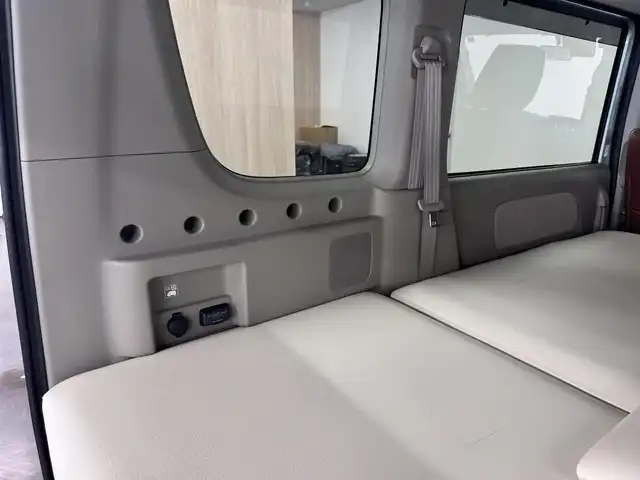 日産 ＮＶ１００クリッパー リオ G 三重県 2017(平29)年 7.8万km ガーデニングアクアM ガソリン・ターボ/フルタイム4WD/インパネ4AT/カロッツェリア 7インチ『楽ナビ』 AVIC-RZ700/（CD/DVD/SD/FM/AM/TV/Bluetooth/iPod/USB/AUX）/両側パワースライドドア/ETC/安全/・インテリジェント エマージェンシーブレーキ/・踏み間違い衝突防止アシスト/・TCS機能（トラクションコントロール）/・VDC（ビークルダイナミクスコントロール（TCS機能含む）/など/装備/・ベッドキット/・オートステップ/・シートヒーター（D）/・オートエアコン/・オートライト/・ディスチャージヘッドライト（HID）/・ステアリングスイッチ/・プッシュスタート/・スマートキーx2/・純正14inAW/・社外14inAWあり/など
