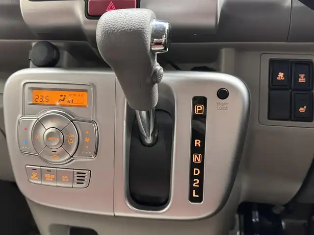 日産 ＮＶ１００クリッパー リオ G 三重県 2017(平29)年 7.8万km ガーデニングアクアM ガソリン・ターボ/フルタイム4WD/インパネ4AT/カロッツェリア 7インチ『楽ナビ』 AVIC-RZ700/（CD/DVD/SD/FM/AM/TV/Bluetooth/iPod/USB/AUX）/両側パワースライドドア/ETC/安全/・インテリジェント エマージェンシーブレーキ/・踏み間違い衝突防止アシスト/・TCS機能（トラクションコントロール）/・VDC（ビークルダイナミクスコントロール（TCS機能含む）/など/装備/・ベッドキット/・オートステップ/・シートヒーター（D）/・オートエアコン/・オートライト/・ディスチャージヘッドライト（HID）/・ステアリングスイッチ/・プッシュスタート/・スマートキーx2/・純正14inAW/・社外14inAWあり/など