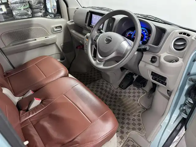 日産 ＮＶ１００クリッパー リオ G 三重県 2017(平29)年 7.8万km ガーデニングアクアM ガソリン・ターボ/フルタイム4WD/インパネ4AT/カロッツェリア 7インチ『楽ナビ』 AVIC-RZ700/（CD/DVD/SD/FM/AM/TV/Bluetooth/iPod/USB/AUX）/両側パワースライドドア/ETC/安全/・インテリジェント エマージェンシーブレーキ/・踏み間違い衝突防止アシスト/・TCS機能（トラクションコントロール）/・VDC（ビークルダイナミクスコントロール（TCS機能含む）/など/装備/・ベッドキット/・オートステップ/・シートヒーター（D）/・オートエアコン/・オートライト/・ディスチャージヘッドライト（HID）/・ステアリングスイッチ/・プッシュスタート/・スマートキーx2/・純正14inAW/・社外14inAWあり/など