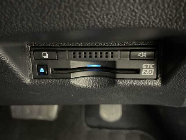 トヨタ プリウス ＰＨＶ A レザーパッケージ 岐阜県 2017(平29)年 6万km グレーメタリック 純正11.6インチメモリナビ/フルセグ/BT/USB/AM/FM/バックカメラ/トヨタセーフティセンス/・プリクラッシュセーフティ/・レーンディパーチャーアラート/・オートマチックハイビーム/・レーダークルーズコントロール/ブラインドスポットモニター/パーキングアシスト/クリアランスソナー/ビルトインETC/純正ドライブレコーダー/レザーシート/前席シートヒーター/革巻きステアリング/ステアリングヒーター/LEDオートライト/フォグランプ/純正フロアマット/サイドバイザー/純正ラゲージマット/プッシュスタート/スペアキー