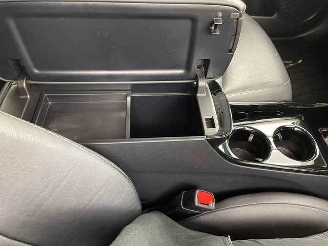 トヨタ プリウス ＰＨＶ A レザーパッケージ 岐阜県 2017(平29)年 6万km グレーメタリック 純正11.6インチメモリナビ/フルセグ/BT/USB/AM/FM/バックカメラ/トヨタセーフティセンス/・プリクラッシュセーフティ/・レーンディパーチャーアラート/・オートマチックハイビーム/・レーダークルーズコントロール/ブラインドスポットモニター/パーキングアシスト/クリアランスソナー/ビルトインETC/純正ドライブレコーダー/レザーシート/前席シートヒーター/革巻きステアリング/ステアリングヒーター/LEDオートライト/フォグランプ/純正フロアマット/サイドバイザー/純正ラゲージマット/プッシュスタート/スペアキー