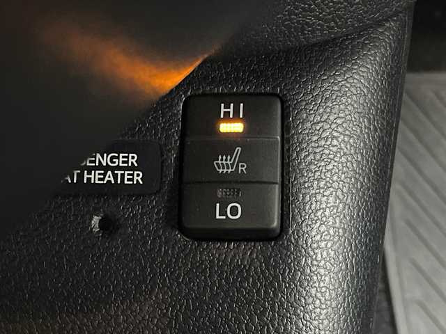 トヨタ プリウス ＰＨＶ A レザーパッケージ 岐阜県 2017(平29)年 6万km グレーメタリック 純正11.6インチナビ/フルセグ/BT/USB/AM/FM/バックカメラ/トヨタセーフティセンス/・プリクラッシュセーフティ/・レーンディパーチャーアラート/・オートマチックハイビーム/・レーダークルーズコントロール/ブラインドスポットモニター/パーキングアシスト/クリアランスソナー/ビルトインETC/純正ドライブレコーダー/レザーシート/前席シートヒーター/革巻きステアリング/ステアリングヒーター/LEDオートライト/フォグランプ/純正フロアマット/サイドバイザー/純正ラゲージマット/プッシュスタート/スペアキーワンセグテレビ