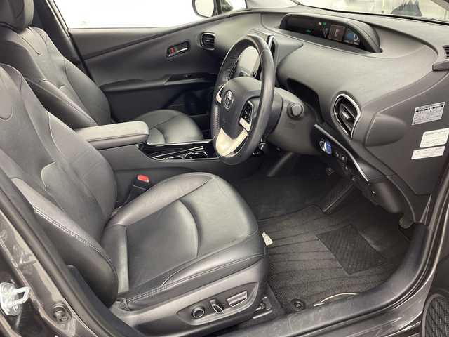 トヨタ プリウス ＰＨＶ A レザーパッケージ 岐阜県 2017(平29)年 6万km グレーメタリック 純正11.6インチナビ/フルセグ/BT/USB/AM/FM/バックカメラ/トヨタセーフティセンス/・プリクラッシュセーフティ/・レーンディパーチャーアラート/・オートマチックハイビーム/・レーダークルーズコントロール/ブラインドスポットモニター/パーキングアシスト/クリアランスソナー/ビルトインETC/純正ドライブレコーダー/レザーシート/前席シートヒーター/革巻きステアリング/ステアリングヒーター/LEDオートライト/フォグランプ/純正フロアマット/サイドバイザー/純正ラゲージマット/プッシュスタート/スペアキーワンセグテレビ