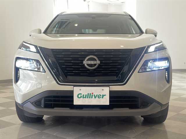 日産 エクストレイル X e－4ORCE 福井県 2022(令4)年 2.4万km ブリリアントホワイトパール ワンオーナー/日産純正12.3インチナビ/【AM/FM/フルセグ/BT/USB】/Apple CarPlay/バック・サイド・フロントカメラ/アラウンドビューモニター/ビルトインETC2.0/ブラインドスポットモニター/デジタルルームミラー/ルーフレール/パワーバッグドア/日産プロパイロット/・360°セーフティアシスト/・ハンドル支援/・車線逸脱防止支援/・後側方車両検知/・前方衝突防止/・踏み間違い衝突防止/・標識認識機能/・ルート減速支援/・駐車支援/オートハイビーム/純正18インチアルミ/革巻きステアリング/ステアリングヒーター/全席シートヒーター/前席パワーシート/1500Wコンセント/電動パーキングブレーキ/オートブレーキホールド/ダウンヒルアシスト