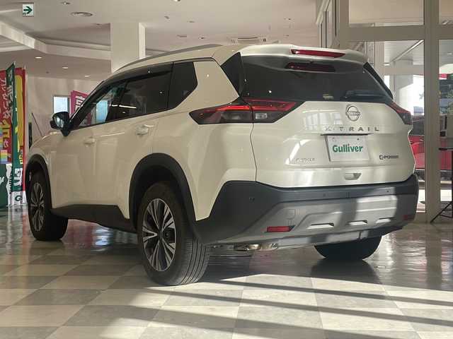 日産 エクストレイル X e－4ORCE 福井県 2022(令4)年 2.4万km ブリリアントホワイトパール ワンオーナー/日産純正12.3インチナビ/【AM/FM/フルセグ/BT/USB】/Apple CarPlay/バック・サイド・フロントカメラ/アラウンドビューモニター/ビルトインETC2.0/ブラインドスポットモニター/デジタルルームミラー/ルーフレール/パワーバッグドア/日産プロパイロット/・360°セーフティアシスト/・ハンドル支援/・車線逸脱防止支援/・後側方車両検知/・前方衝突防止/・踏み間違い衝突防止/・標識認識機能/・ルート減速支援/・駐車支援/オートハイビーム/純正18インチアルミ/革巻きステアリング/ステアリングヒーター/全席シートヒーター/前席パワーシート/1500Wコンセント/電動パーキングブレーキ/オートブレーキホールド/ダウンヒルアシスト