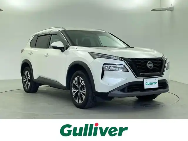 日産 エクストレイル X e－4ORCE 福井県 2022(令4)年 2.4万km ブリリアントホワイトパール 純正12.3インチナビ/【AM/FM/フルセグ/BT/USB】/Apple CarPlay/バック・サイド・フロントカメラ/アラウンドビューモニター/ビルトインETC2.0/ブラインドスポットモニター/デジタルインナーミラー/ルーフレール/パワーバックドア/プロパイロット/・360°セーフティアシスト/・ハンドル支援/・車線逸脱防止支援/・後側方車両検知/・前方衝突防止/・踏み間違い衝突防止/・標識認識機能/・ルート減速支援/・駐車支援/オートハイビーム/純正18インチアルミ/革巻きステアリング/ステアリングヒーター/全席シートヒーター/前席パワーシート/1500Wコンセント/電動パーキングブレーキ/オートブレーキホールド/ダウンヒルアシスト