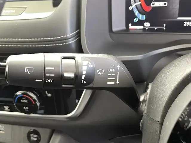 日産 エクストレイル X e－4ORCE 福井県 2022(令4)年 2.4万km ブリリアントホワイトパール 純正12.3インチナビ/【AM/FM/フルセグ/BT/USB】/Apple CarPlay/バック・サイド・フロントカメラ/アラウンドビューモニター/ビルトインETC2.0/ブラインドスポットモニター/デジタルインナーミラー/ルーフレール/パワーバックドア/プロパイロット/・360°セーフティアシスト/・ハンドル支援/・車線逸脱防止支援/・後側方車両検知/・前方衝突防止/・踏み間違い衝突防止/・標識認識機能/・ルート減速支援/・駐車支援/オートハイビーム/純正18インチアルミ/革巻きステアリング/ステアリングヒーター/全席シートヒーター/前席パワーシート/1500Wコンセント/電動パーキングブレーキ/オートブレーキホールド/ダウンヒルアシスト