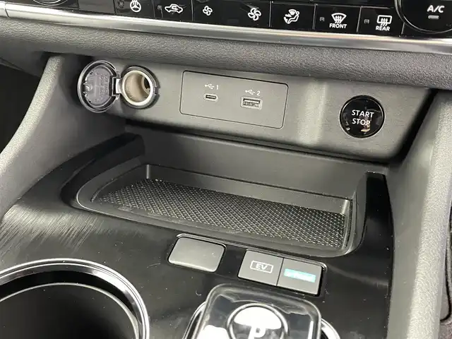 日産 エクストレイル X e－4ORCE 福井県 2022(令4)年 2.4万km ブリリアントホワイトパール 純正12.3インチナビ/【AM/FM/フルセグ/BT/USB】/Apple CarPlay/バック・サイド・フロントカメラ/アラウンドビューモニター/ビルトインETC2.0/ブラインドスポットモニター/デジタルインナーミラー/ルーフレール/パワーバックドア/プロパイロット/・360°セーフティアシスト/・ハンドル支援/・車線逸脱防止支援/・後側方車両検知/・前方衝突防止/・踏み間違い衝突防止/・標識認識機能/・ルート減速支援/・駐車支援/オートハイビーム/純正18インチアルミ/革巻きステアリング/ステアリングヒーター/全席シートヒーター/前席パワーシート/1500Wコンセント/電動パーキングブレーキ/オートブレーキホールド/ダウンヒルアシスト