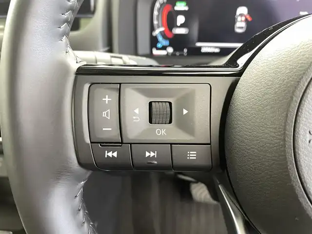 日産 エクストレイル X e－4ORCE 福井県 2022(令4)年 2.4万km ブリリアントホワイトパール 純正12.3インチナビ/【AM/FM/フルセグ/BT/USB】/Apple CarPlay/バック・サイド・フロントカメラ/アラウンドビューモニター/ビルトインETC2.0/ブラインドスポットモニター/デジタルインナーミラー/ルーフレール/パワーバックドア/プロパイロット/・360°セーフティアシスト/・ハンドル支援/・車線逸脱防止支援/・後側方車両検知/・前方衝突防止/・踏み間違い衝突防止/・標識認識機能/・ルート減速支援/・駐車支援/オートハイビーム/純正18インチアルミ/革巻きステアリング/ステアリングヒーター/全席シートヒーター/前席パワーシート/1500Wコンセント/電動パーキングブレーキ/オートブレーキホールド/ダウンヒルアシスト