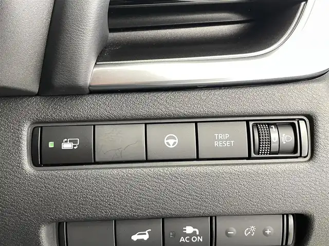 日産 エクストレイル X e－4ORCE 福井県 2022(令4)年 2.4万km ブリリアントホワイトパール 純正12.3インチナビ/【AM/FM/フルセグ/BT/USB】/Apple CarPlay/バック・サイド・フロントカメラ/アラウンドビューモニター/ビルトインETC2.0/ブラインドスポットモニター/デジタルインナーミラー/ルーフレール/パワーバックドア/プロパイロット/・360°セーフティアシスト/・ハンドル支援/・車線逸脱防止支援/・後側方車両検知/・前方衝突防止/・踏み間違い衝突防止/・標識認識機能/・ルート減速支援/・駐車支援/オートハイビーム/純正18インチアルミ/革巻きステアリング/ステアリングヒーター/全席シートヒーター/前席パワーシート/1500Wコンセント/電動パーキングブレーキ/オートブレーキホールド/ダウンヒルアシスト