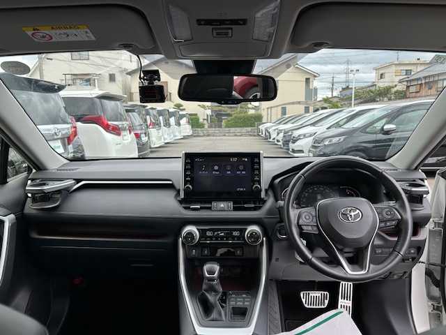 トヨタ ＲＡＶ４ G Zパッケージ 大阪府 2019(令1)年 2.4万km ホワイトパールクリスタルシャイン ブラインドスポットモニター/社外ナビ(BT/フルセグ/DVD)/レーダークルーズコントロール/プリクラッシュセーフティー/レーンキープアシスト/盗難防止装置/横滑り防止装置/ETC/LEDヘッドライト/オートライト/オートマチックハイビーム/レザーシート/シートヒーター/パワーシート/シートメモリー/電動リアゲート/ルーフレール/純正フロアマット/純正アルミホイール/スペアキー(1本)