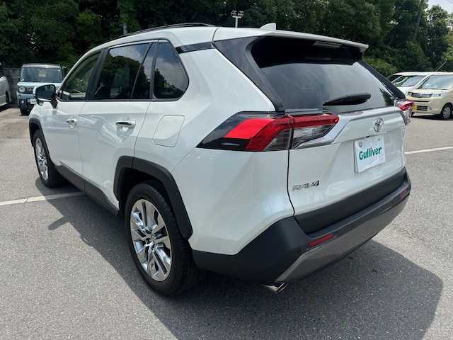 トヨタ ＲＡＶ４ G Zパッケージ 大阪府 2019(令1)年 2.4万km ホワイトパールクリスタルシャイン ブラインドスポットモニター/社外ナビ(BT/フルセグ/DVD)/レーダークルーズコントロール/プリクラッシュセーフティー/レーンキープアシスト/盗難防止装置/横滑り防止装置/ETC/LEDヘッドライト/オートライト/オートマチックハイビーム/レザーシート/シートヒーター/パワーシート/シートメモリー/電動リアゲート/ルーフレール/純正フロアマット/純正アルミホイール/スペアキー(1本)