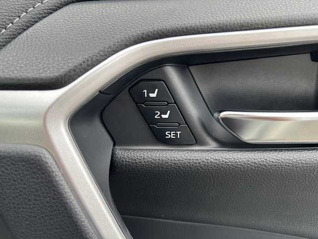 トヨタ ＲＡＶ４ G Zパッケージ 大阪府 2019(令1)年 2.4万km ホワイトパールクリスタルシャイン ブラインドスポットモニター/社外ナビ(BT/フルセグ/DVD)/レーダークルーズコントロール/プリクラッシュセーフティー/レーンキープアシスト/盗難防止装置/横滑り防止装置/ETC/LEDヘッドライト/オートライト/オートマチックハイビーム/レザーシート/シートヒーター/パワーシート/シートメモリー/電動リアゲート/ルーフレール/純正フロアマット/純正アルミホイール/スペアキー(1本)