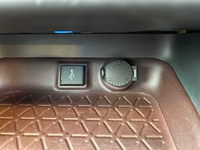 トヨタ ＲＡＶ４ G Zパッケージ 大阪府 2019(令1)年 2.4万km ホワイトパールクリスタルシャイン ブラインドスポットモニター/社外ナビ(BT/フルセグ/DVD)/レーダークルーズコントロール/プリクラッシュセーフティー/レーンキープアシスト/盗難防止装置/横滑り防止装置/ETC/LEDヘッドライト/オートライト/オートマチックハイビーム/レザーシート/シートヒーター/パワーシート/シートメモリー/電動リアゲート/ルーフレール/純正フロアマット/純正アルミホイール/スペアキー(1本)