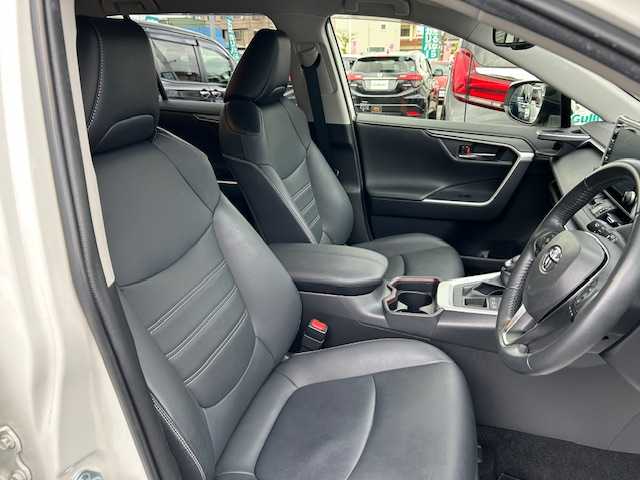 トヨタ ＲＡＶ４ G Zパッケージ 大阪府 2019(令1)年 2.4万km ホワイトパールクリスタルシャイン ブラインドスポットモニター/社外ナビ(BT/フルセグ/DVD)/レーダークルーズコントロール/プリクラッシュセーフティー/レーンキープアシスト/盗難防止装置/横滑り防止装置/ETC/LEDヘッドライト/オートライト/オートマチックハイビーム/レザーシート/シートヒーター/パワーシート/シートメモリー/電動リアゲート/ルーフレール/純正フロアマット/純正アルミホイール/スペアキー(1本)