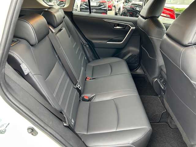 トヨタ ＲＡＶ４ G Zパッケージ 大阪府 2019(令1)年 2.4万km ホワイトパールクリスタルシャイン ブラインドスポットモニター/社外ナビ(BT/フルセグ/DVD)/レーダークルーズコントロール/プリクラッシュセーフティー/レーンキープアシスト/盗難防止装置/横滑り防止装置/ETC/LEDヘッドライト/オートライト/オートマチックハイビーム/レザーシート/シートヒーター/パワーシート/シートメモリー/電動リアゲート/ルーフレール/純正フロアマット/純正アルミホイール/スペアキー(1本)
