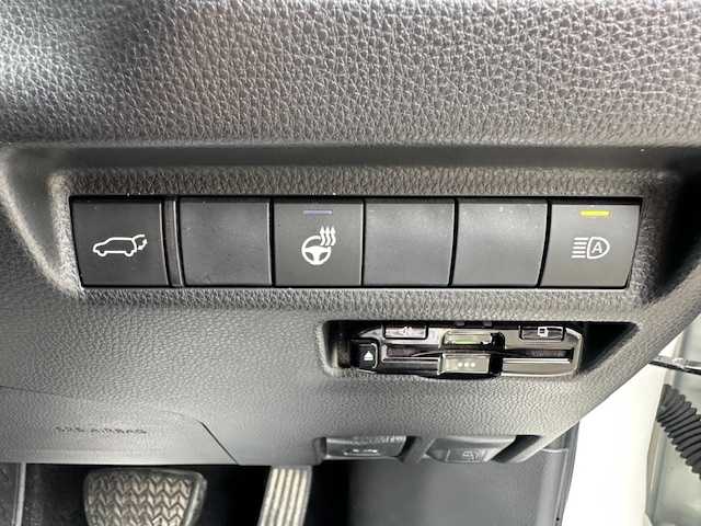 トヨタ ＲＡＶ４ G Zパッケージ 大阪府 2019(令1)年 2.4万km ホワイトパールクリスタルシャイン ブラインドスポットモニター/社外ナビ(BT/フルセグ/DVD)/レーダークルーズコントロール/プリクラッシュセーフティー/レーンキープアシスト/盗難防止装置/横滑り防止装置/ETC/LEDヘッドライト/オートライト/オートマチックハイビーム/レザーシート/シートヒーター/パワーシート/シートメモリー/電動リアゲート/ルーフレール/純正フロアマット/純正アルミホイール/スペアキー(1本)