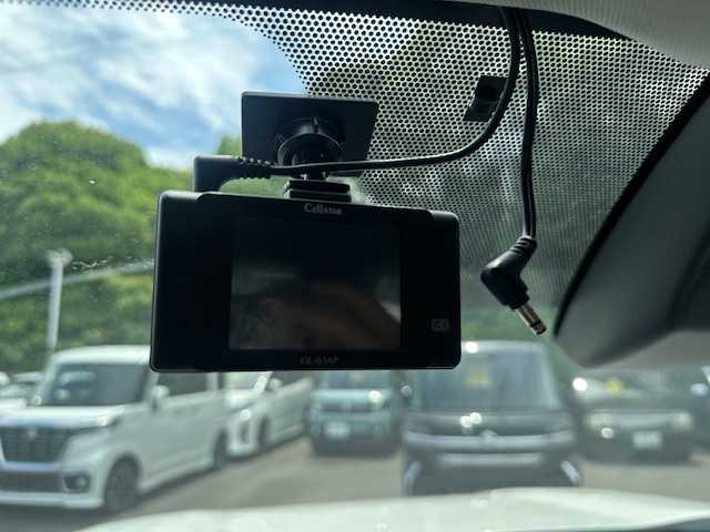 トヨタ ＲＡＶ４ G Zパッケージ 大阪府 2019(令1)年 2.4万km ホワイトパールクリスタルシャイン ブラインドスポットモニター/社外ナビ(BT/フルセグ/DVD)/レーダークルーズコントロール/プリクラッシュセーフティー/レーンキープアシスト/盗難防止装置/横滑り防止装置/ETC/LEDヘッドライト/オートライト/オートマチックハイビーム/レザーシート/シートヒーター/パワーシート/シートメモリー/電動リアゲート/ルーフレール/純正フロアマット/純正アルミホイール/スペアキー(1本)