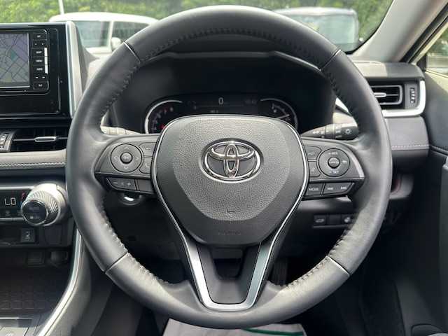 トヨタ ＲＡＶ４ G Zパッケージ 大阪府 2019(令1)年 2.4万km ホワイトパールクリスタルシャイン ブラインドスポットモニター/社外ナビ(BT/フルセグ/DVD)/レーダークルーズコントロール/プリクラッシュセーフティー/レーンキープアシスト/盗難防止装置/横滑り防止装置/ETC/LEDヘッドライト/オートライト/オートマチックハイビーム/レザーシート/シートヒーター/パワーシート/シートメモリー/電動リアゲート/ルーフレール/純正フロアマット/純正アルミホイール/スペアキー(1本)