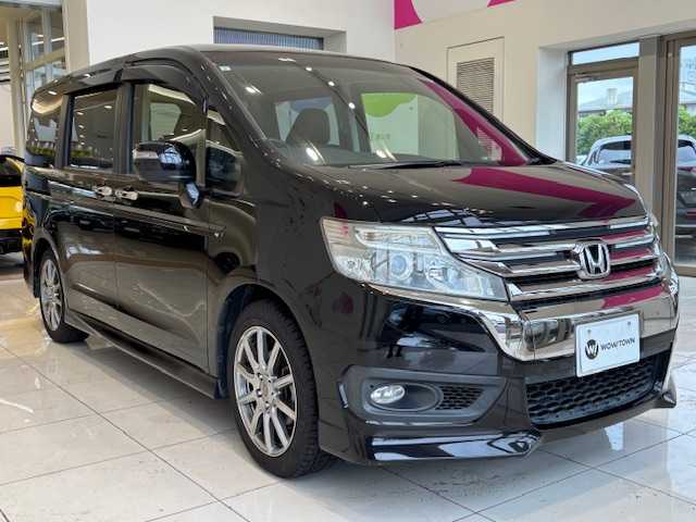 ホンダ ステップワゴン スパーダ Z クールスピリット 埼玉県 2013(平25)年 9.9万km プレミアムスパークルブラックパール 純正9インチナビ/　　CD/DVD/フルセグ/バックカメラ/両側パワースライドドア/クルーズコントロール/HIDオートライト/ハーフレザーシート/ステアリングスイッチ/アイドリングストップ/スマートキー2本/ビルトインETC/純正サマータイヤアルミホイール積込み/禁煙車