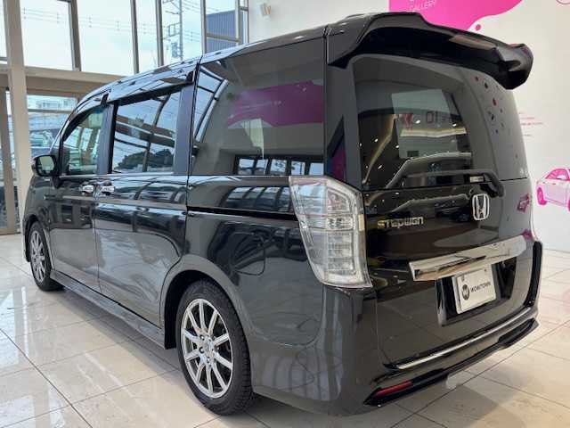 ホンダ ステップワゴン スパーダ Z クールスピリット 埼玉県 2013(平25)年 9.9万km プレミアムスパークルブラックパール 純正9インチナビ/　　CD/DVD/フルセグ/バックカメラ/両側パワースライドドア/クルーズコントロール/HIDオートライト/ハーフレザーシート/ステアリングスイッチ/アイドリングストップ/スマートキー2本/ビルトインETC/純正サマータイヤアルミホイール積込み/禁煙車