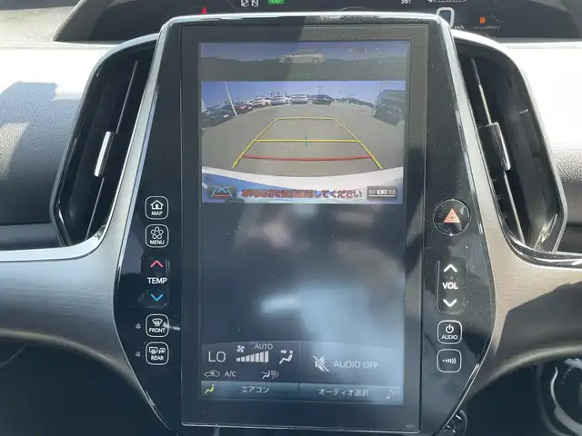 トヨタ プリウス ＰＨＶ Sナビパッケージ・GRスポーツ 岡山県 2018(平30)年 6.2万km ホワイトパールクリスタルシャイン 登録時走行距離61691km/純正11インチナビ/ワンオーナー/フルセグTV(AM.FM.BT)/バックカメラ/ビルドインETC2.0/ドライブレコーダー/シートヒーター/クリアランスソナー/衝突軽減ブレーキ/レーダークルーズコントロール/レーンキープアシスト/横滑り防止装置/オートライト/オートマチックハイビーム/アイドリングストップ/純正18インチAW/純正フロアマット