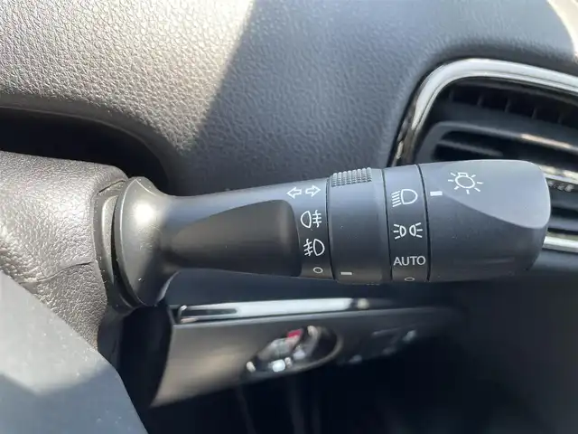 トヨタ プリウス ＰＨＶ Sナビパッケージ・GRスポーツ 岡山県 2018(平30)年 6.2万km ホワイトパールクリスタルシャイン 登録時走行距離61691km/純正11インチナビ/ワンオーナー/フルセグTV(AM.FM.BT)/バックカメラ/ビルドインETC2.0/ドライブレコーダー/シートヒーター/クリアランスソナー/衝突軽減ブレーキ/レーダークルーズコントロール/レーンキープアシスト/横滑り防止装置/オートライト/オートマチックハイビーム/アイドリングストップ/純正18インチAW/純正フロアマット