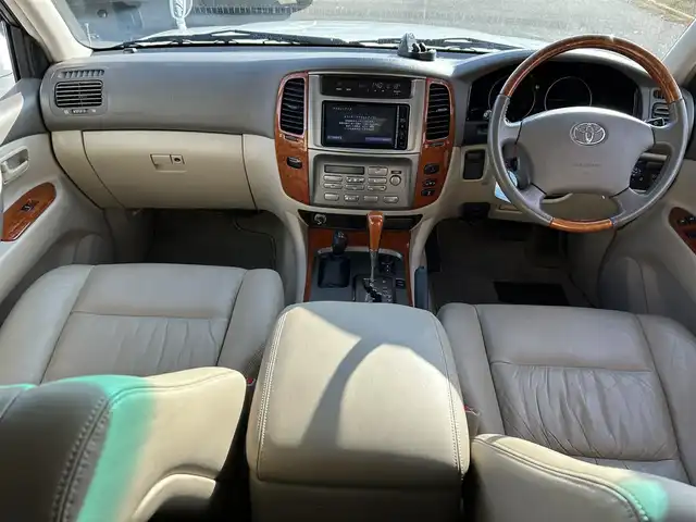 トヨタ ランドクルーザー VX－LTD Gセレクション 福岡県 2007(平19)年 6.4万km ホワイトパールクリスタルシャイン 前後ドラレコ/クルーズコントロール/SDナビ/・バックカメラ/・フルセグTV/・AUX/ETC/パワーシート(D席＋N席)/純正フロアマット/社外AW/センターデフロック/レザーシート/シートヒーター(D席＋N席)/エアシート(D席＋N席)/ルーフレール