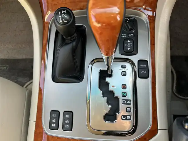トヨタ ランドクルーザー VX－LTD Gセレクション 福岡県 2007(平19)年 6.4万km ホワイトパールクリスタルシャイン 前後ドラレコ/クルーズコントロール/SDナビ/・バックカメラ/・フルセグTV/・AUX/ETC/パワーシート(D席＋N席)/純正フロアマット/社外AW/センターデフロック/レザーシート/シートヒーター(D席＋N席)/エアシート(D席＋N席)/ルーフレール