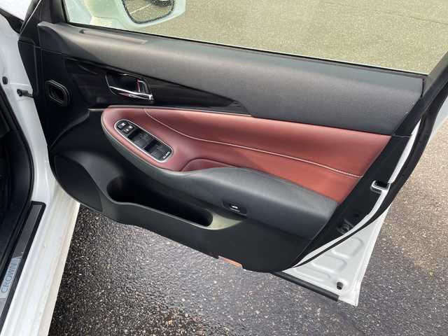 トヨタ クラウン ハイブリッド アスリートS ブラックスタイル 新潟県 2016(平28)年 4万km ホワイトパールクリスタルシャイン 純正ナビ/Bluetooth/フルセグTV/バックカメラ/D/N席シートヒーター/D/N席エアシート/D/N席パワーシート/黒茶レザーシート/クロームメッキ純正１８インチアルミホイール/前後コーナーセンサー/アダプティブクルーズコントロール/ステアリングヒーター/ビルトインETC/LEDヘッドライト/オートライト/スマートキー/スペアキー×１/フォグランプ/保証書/取扱説明書