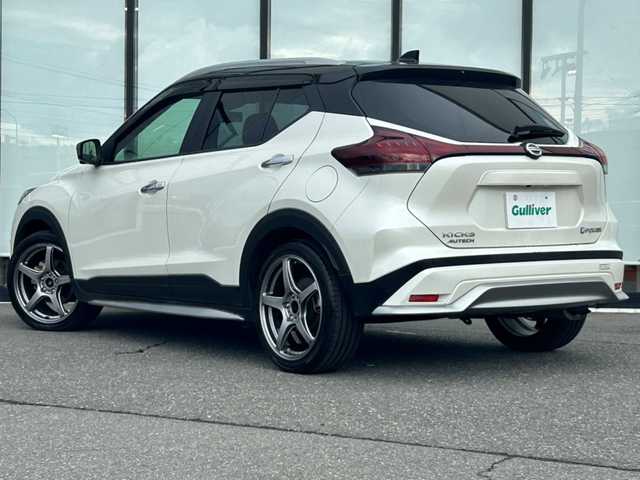 日産 キックス オーテック 山形県 2022(令4)年 2.1万km ブリリアントホワイトパール/ピュアブラック 2トーン 禁煙車/プロパイロット/純正ナビ/（Bluetooth/CD/DVD/フルセグ)/アラウンドビューモニター/前方純正ドライブレコーダー/デジタルインナーミラー/LEDオートライト/オートマチックハイビーム/フォグランプ/ステアリングスイッチ/電動パーキングブレーキ/オートブレーキホールド/ステアリングスイッチ/ステアリングヒーター/ETC/社外AW/純正フロアマット/社外AWスタッドレス(205/55/R17・6mm)4本積載/電動格納ウィンカーミラー/スマートキー×2/ドアバイザー