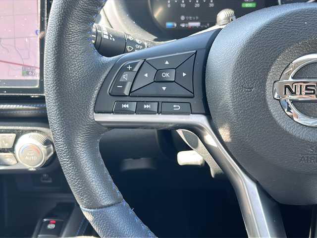 日産 キックス オーテック 山形県 2022(令4)年 2.1万km ブリリアントホワイトパール/ピュアブラック 2トーン 禁煙車/プロパイロット/純正ナビ/（Bluetooth/CD/DVD/フルセグ)/アラウンドビューモニター/前方純正ドライブレコーダー/デジタルインナーミラー/LEDオートライト/オートマチックハイビーム/フォグランプ/ステアリングスイッチ/電動パーキングブレーキ/オートブレーキホールド/ステアリングスイッチ/ステアリングヒーター/ETC/社外AW/純正フロアマット/社外AWスタッドレス(205/55/R17・6mm)4本積載/電動格納ウィンカーミラー/スマートキー×2/ドアバイザー
