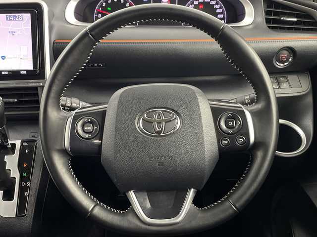 トヨタ シエンタ G クエロ 埼玉県 2019(令1)年 2.4万km ホワイトパールクリスタルシャイン 純正ナビ　NSZT-Y68T/（CD・DVD・フルセグTV・ラジオ・Bluetooth）/全方位カメラ/ビルトインETC/前方ドライブレコーダー/両側電動スライドドア/プッシュスタート/オートマチックハイビーム/レーンキープアシスト/衝突軽減ブレーキ/横滑り防止装置/ステアリングリモコン/アイドリングストップ/ルーフレール/電動格納ミラー/ウィンカーミラー/フロントフォグランプ/純正１６インチアルミホイール/社外フロアマット