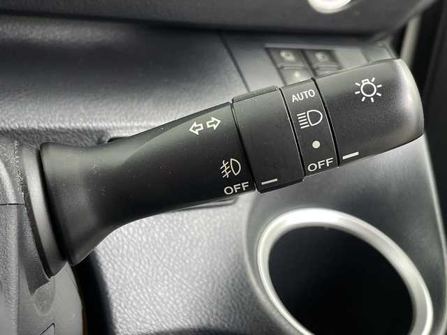 トヨタ シエンタ G クエロ 埼玉県 2019(令1)年 2.4万km ホワイトパールクリスタルシャイン 純正ナビ　NSZT-Y68T/（CD・DVD・フルセグTV・ラジオ・Bluetooth）/全方位カメラ/ビルトインETC/前方ドライブレコーダー/両側電動スライドドア/プッシュスタート/オートマチックハイビーム/レーンキープアシスト/衝突軽減ブレーキ/横滑り防止装置/ステアリングリモコン/アイドリングストップ/ルーフレール/電動格納ミラー/ウィンカーミラー/フロントフォグランプ/純正１６インチアルミホイール/社外フロアマット