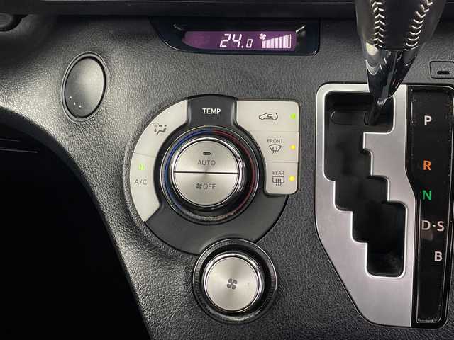 トヨタ シエンタ G クエロ 埼玉県 2019(令1)年 2.4万km ホワイトパールクリスタルシャイン 純正ナビ　NSZT-Y68T/（CD・DVD・フルセグTV・ラジオ・Bluetooth）/全方位カメラ/ビルトインETC/前方ドライブレコーダー/両側電動スライドドア/プッシュスタート/オートマチックハイビーム/レーンキープアシスト/衝突軽減ブレーキ/横滑り防止装置/ステアリングリモコン/アイドリングストップ/ルーフレール/電動格納ミラー/ウィンカーミラー/フロントフォグランプ/純正１６インチアルミホイール/社外フロアマット