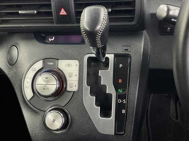 トヨタ シエンタ G クエロ 埼玉県 2019(令1)年 2.4万km ホワイトパールクリスタルシャイン 純正ナビ　NSZT-Y68T/（CD・DVD・フルセグTV・ラジオ・Bluetooth）/全方位カメラ/ビルトインETC/前方ドライブレコーダー/両側電動スライドドア/プッシュスタート/オートマチックハイビーム/レーンキープアシスト/衝突軽減ブレーキ/横滑り防止装置/ステアリングリモコン/アイドリングストップ/ルーフレール/電動格納ミラー/ウィンカーミラー/フロントフォグランプ/純正１６インチアルミホイール/社外フロアマット