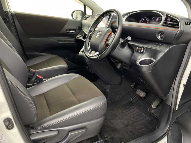 トヨタ シエンタ G クエロ 埼玉県 2019(令1)年 2.4万km ホワイトパールクリスタルシャイン 純正ナビ　NSZT-Y68T/（CD・DVD・フルセグTV・ラジオ・Bluetooth）/全方位カメラ/ビルトインETC/前方ドライブレコーダー/両側電動スライドドア/プッシュスタート/オートマチックハイビーム/レーンキープアシスト/衝突軽減ブレーキ/横滑り防止装置/ステアリングリモコン/アイドリングストップ/ルーフレール/電動格納ミラー/ウィンカーミラー/フロントフォグランプ/純正１６インチアルミホイール/社外フロアマット